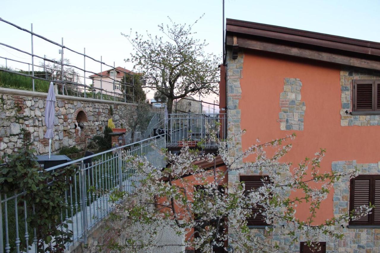 אג'רולה The Chalet, Guest House מראה חיצוני תמונה