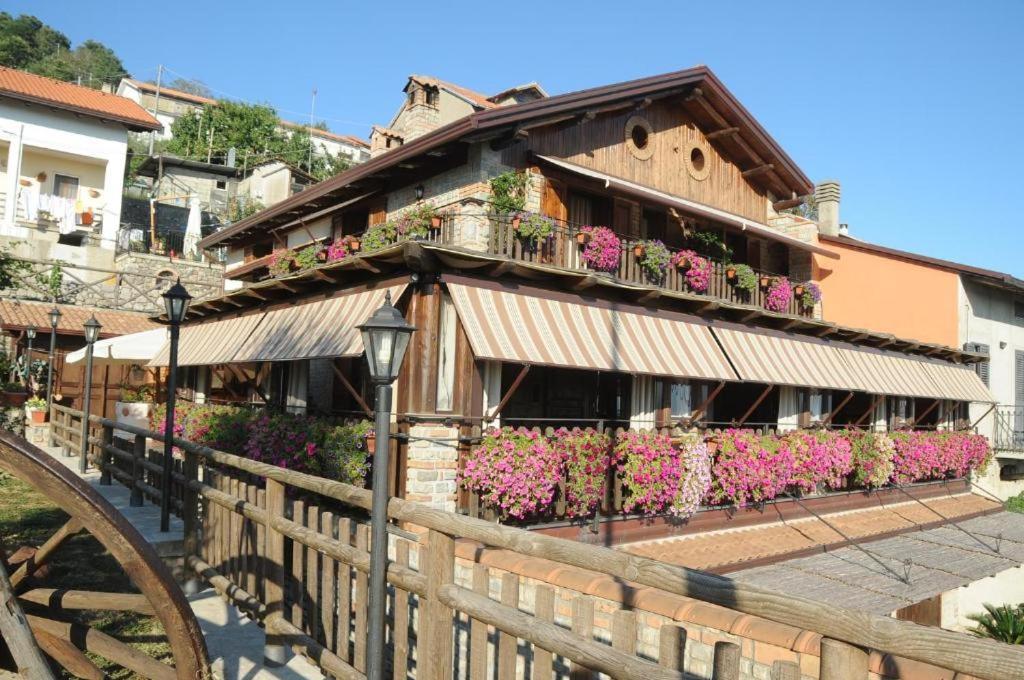 אג'רולה The Chalet, Guest House מראה חיצוני תמונה