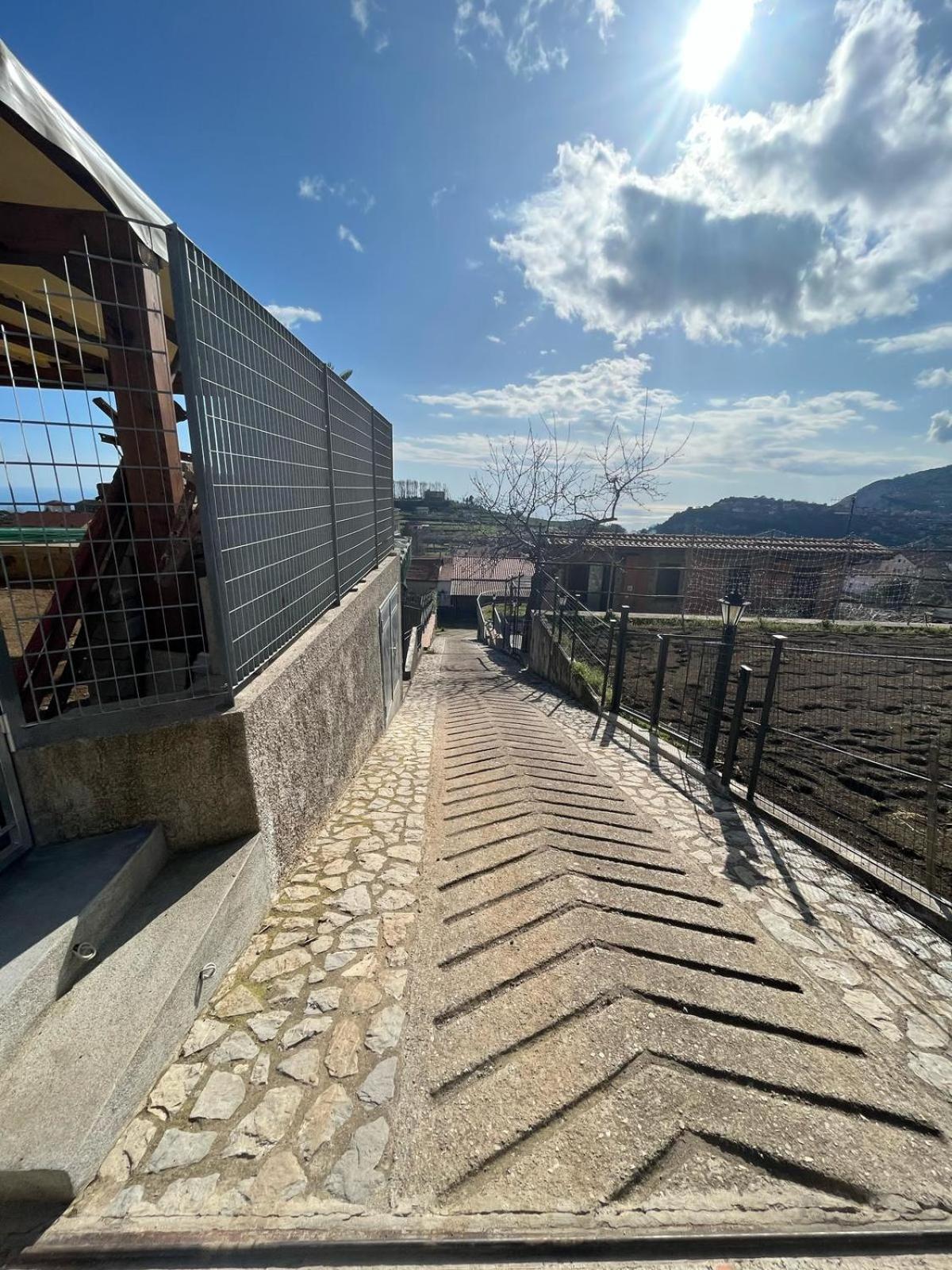 אג'רולה The Chalet, Guest House מראה חיצוני תמונה